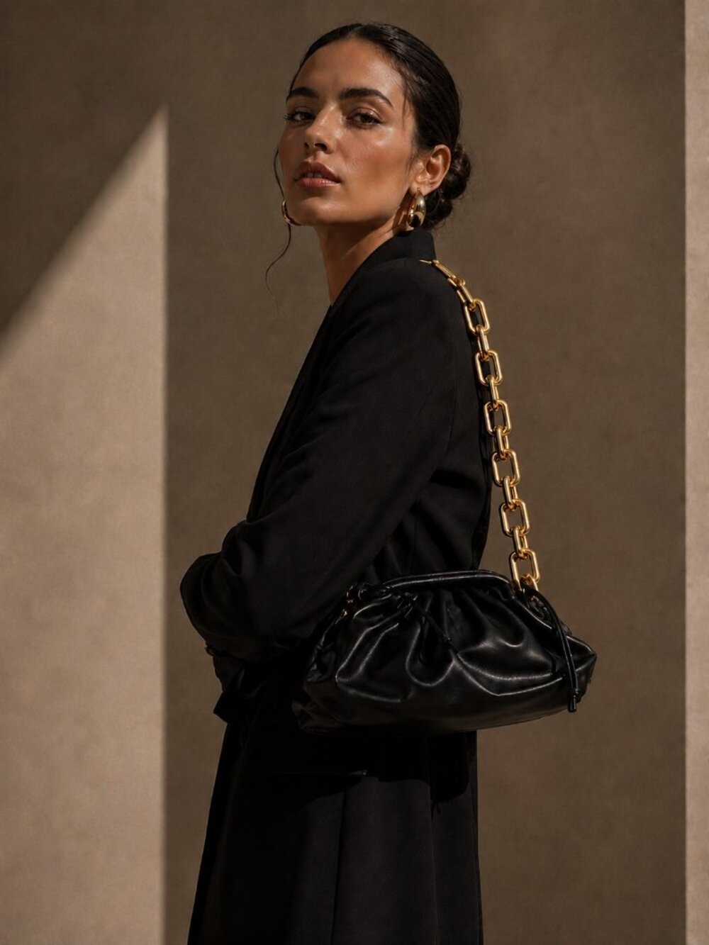 Pleated Leather Dumpling Bag Chunky Chain Crossbody Bag Satchel Black and Gold